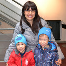 08 Diego _4_ und Manuel _6_ mit ihrer Mama.JPG