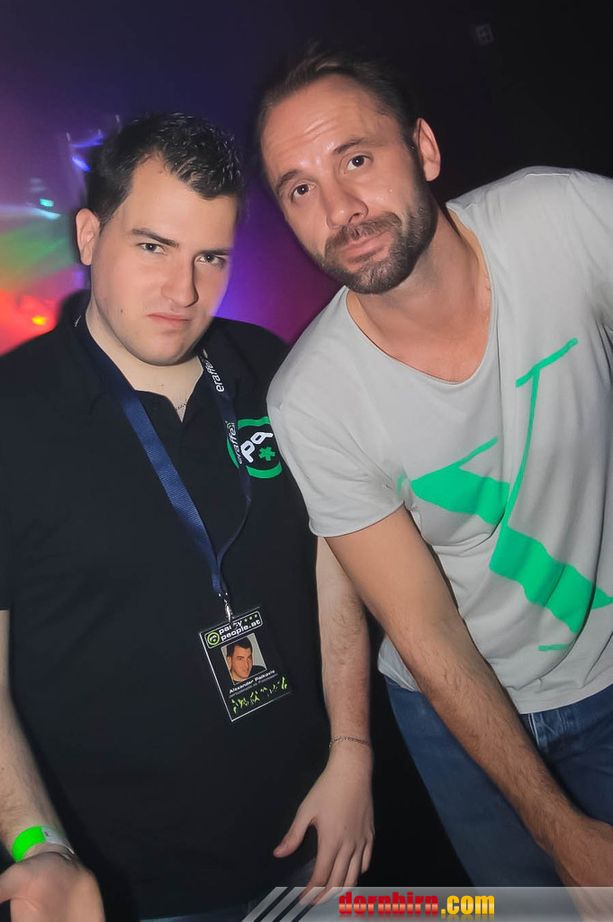 8965161.jpg