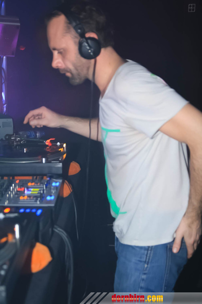 8965110.jpg