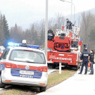 Pkw-Lenker prallt in Laterne