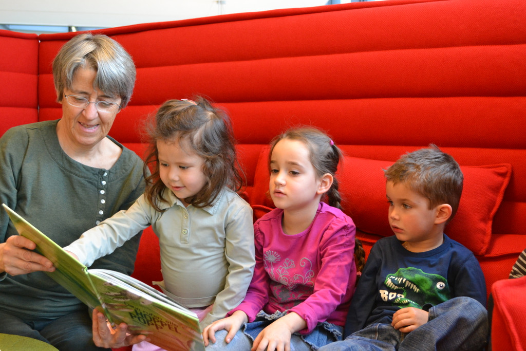 11 Barbara Kofler mit Nora _3__ Nina _5_ und Max _4_.JPG