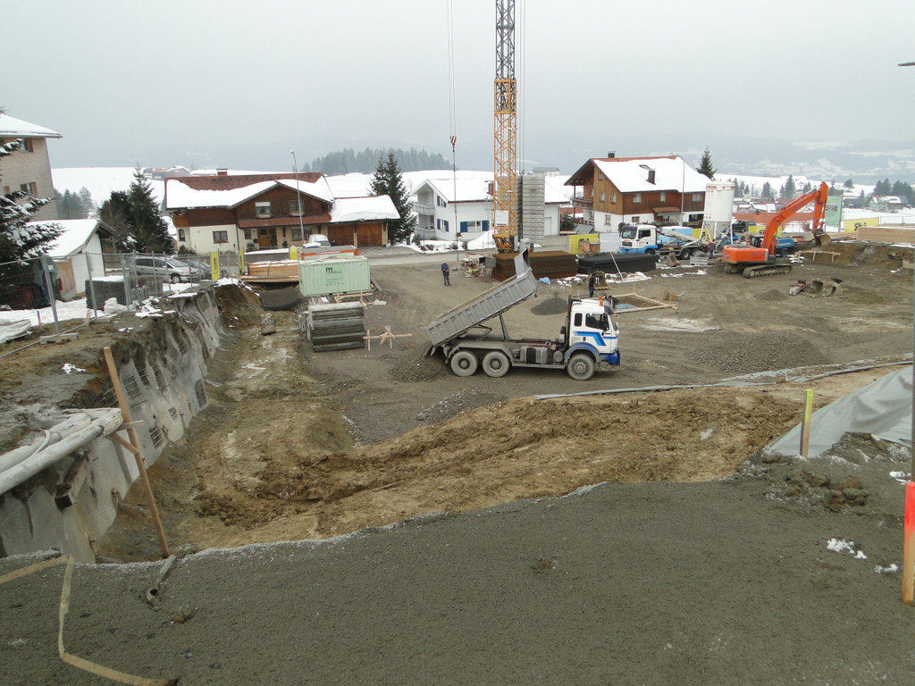 Dorfhus_Baugrube_3_4_13_est-02.JPG