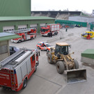 Arbeiter fiel in Wien-Liesing in leeres Mischwerk: Einsatzbilder