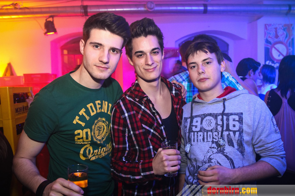 12756191.jpg