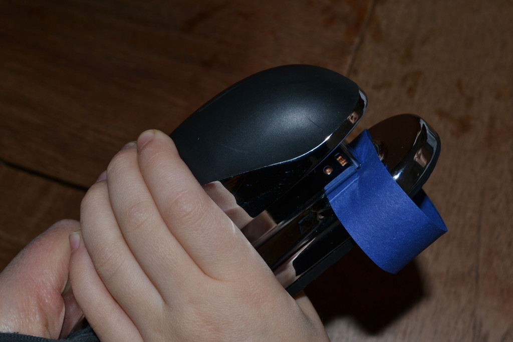 02 Papierstreifen zum Ring formen und festklammern.JPG