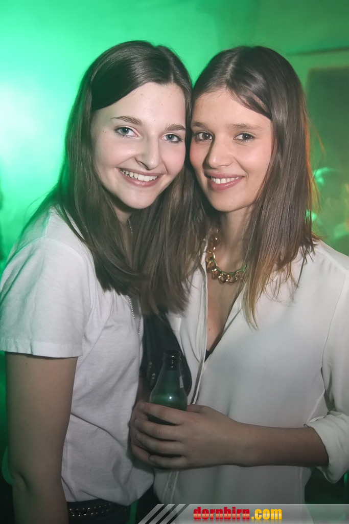 12763243.jpg