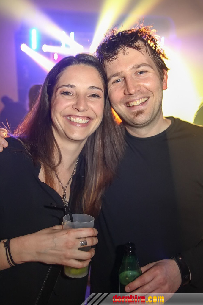 12763240.jpg