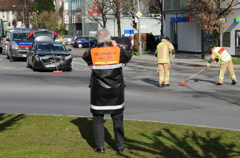 Unfall H__chst 10-04-2013 25_jpg-1365587417
