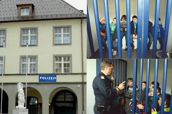 Die Schüler lauschen gespannt in einer Zelle der Polizei.