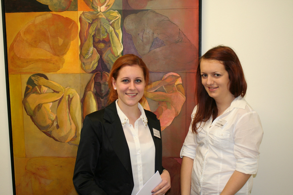 Moderatorin des Abends Selina Neuhauser und Nermina Veladzic_JPG-1365957150
