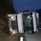 Lkw auf der A1 bei Pressbaum umgestürzt
