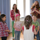 08 KIBE-Kinder mit Studenten.JPG