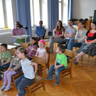 26 Kinder und Studenten gleichsam interessiert.JPG