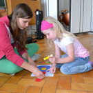 40 Lisa und Aurelia _6_ beim Basteln.JPG