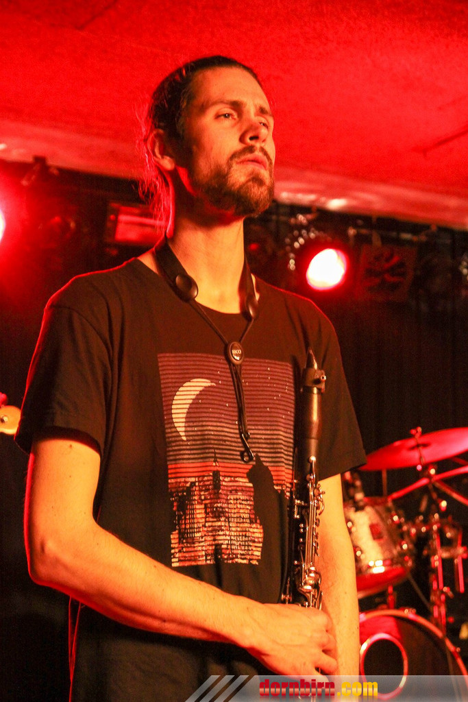 12796768.jpg