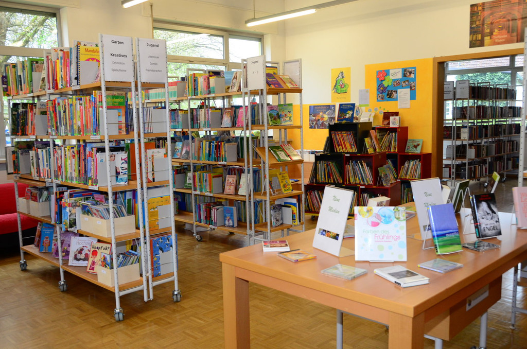 Bibliothek01.JPG