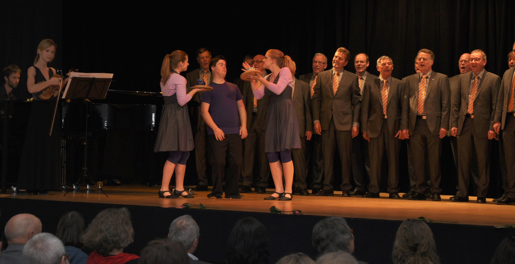 DSC_0849 Chor und T__nzerInnen_jpg-1366712888