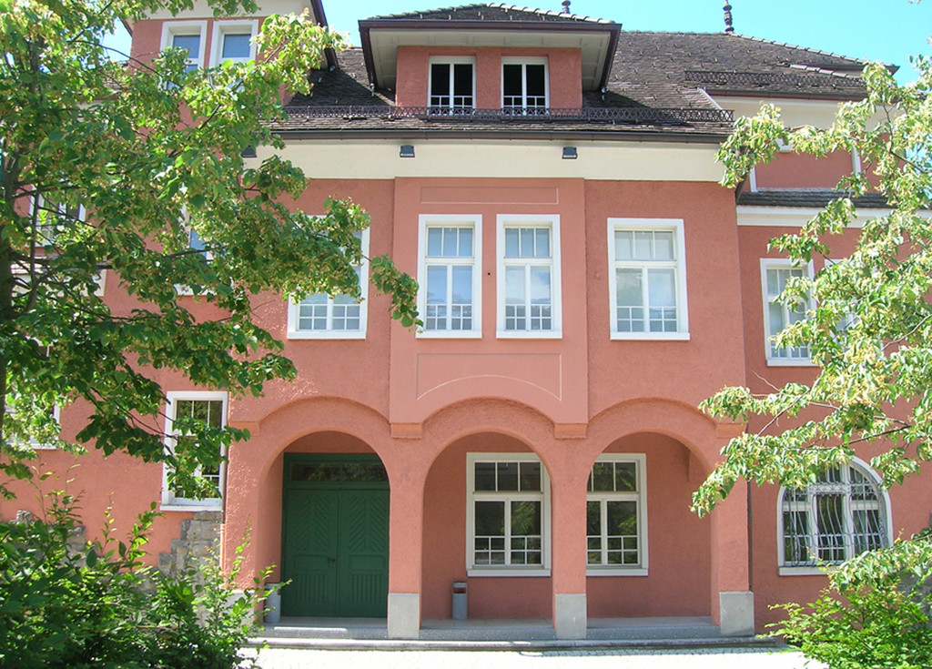 Emsiana5Sittikus_jpg-1366816079