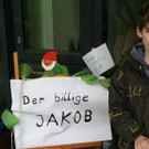 Jakob in seinem Schn__ppchenparadies_JPG-1367155056