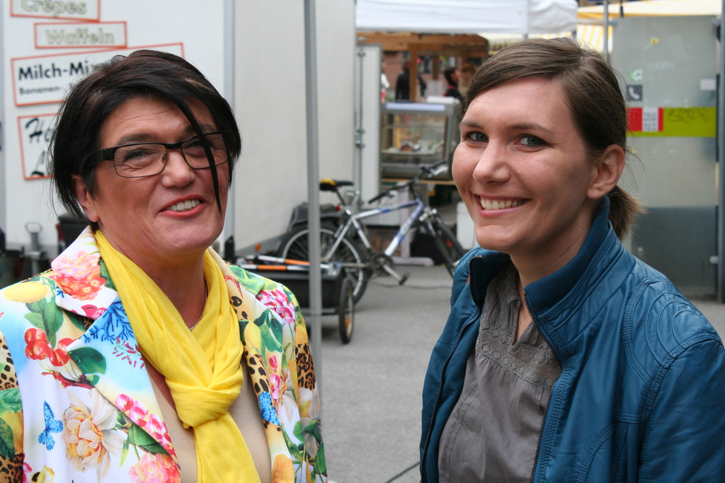Marktbesucherinnen Helga und Cornelia_JPG-1367155872