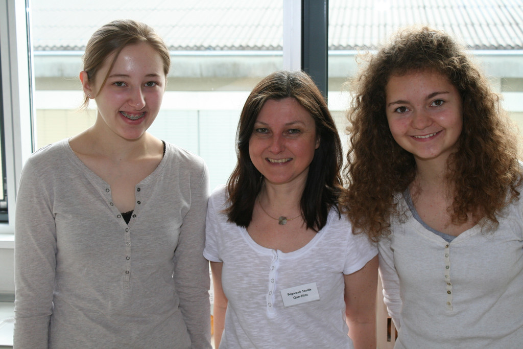 Querfl__ten-Trio Larissa_ Isolde und Lena __bernahmen den Bardienst_JPG-1367156767