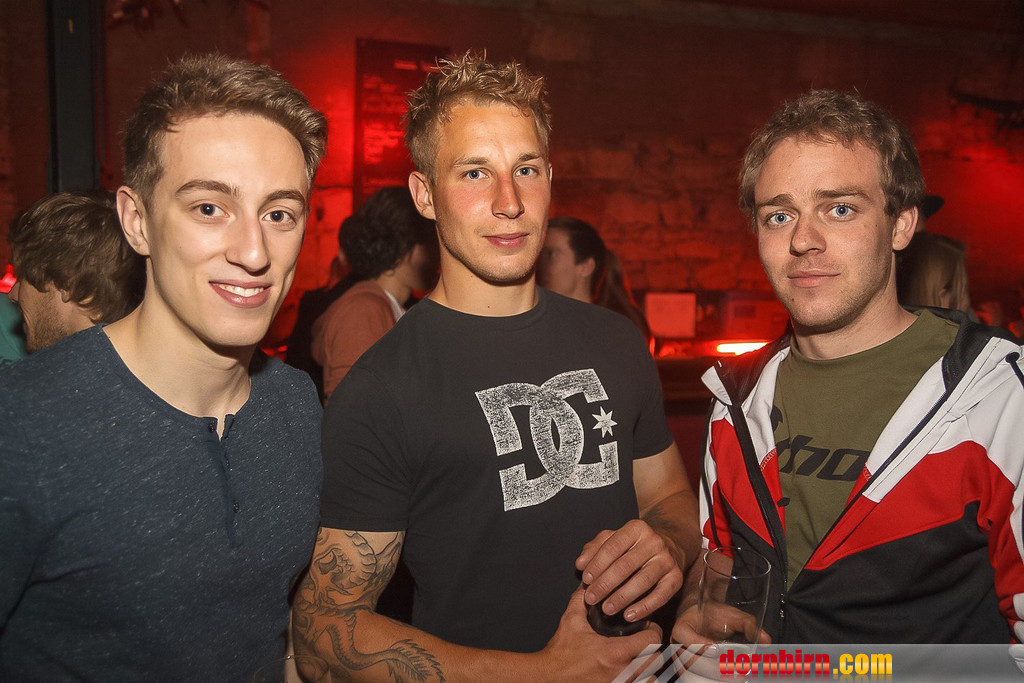 12821450.jpg