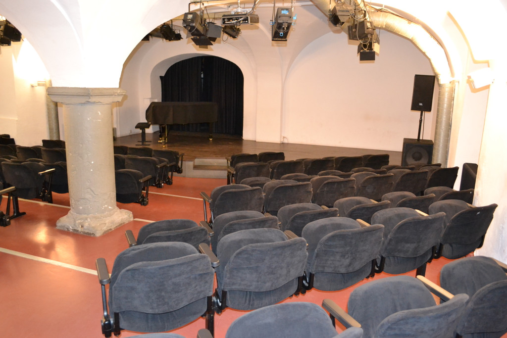 02 B__hne im Kellergew__lbe_JPG-1367507177