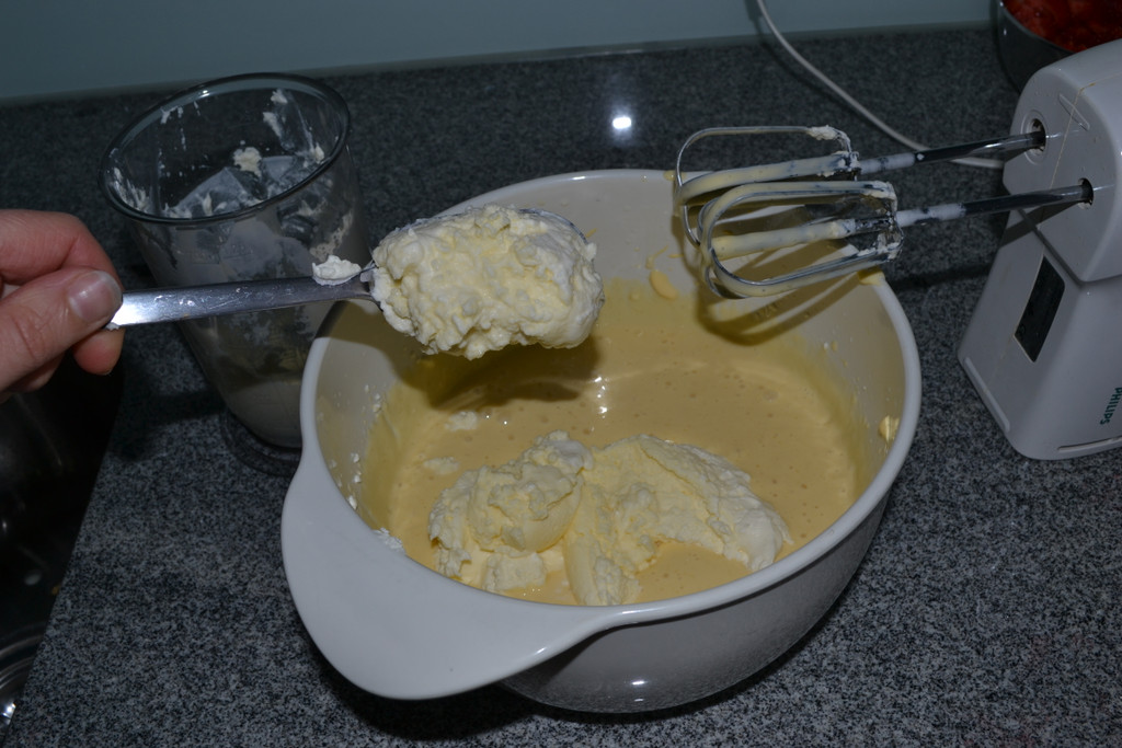 10 L__ffle die aufgeschlagene Sahne zur Vanillecreme____JPG-1367508468