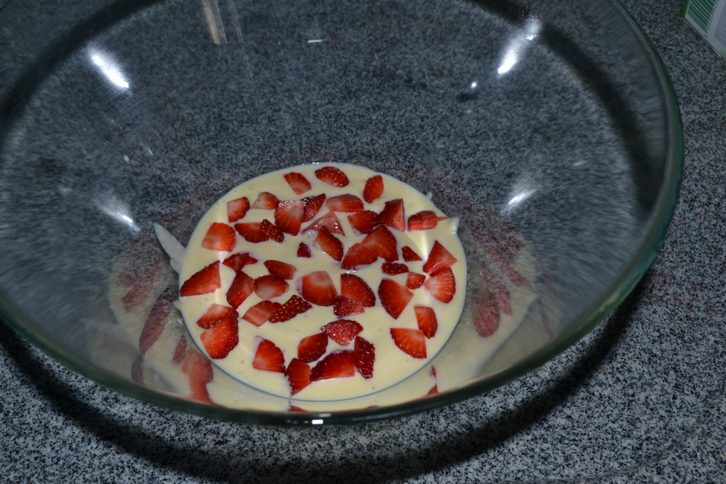 15 ___und eine Schicht Erdbeeren in eine sch__ne Sch__ssel_JPG-1367508677