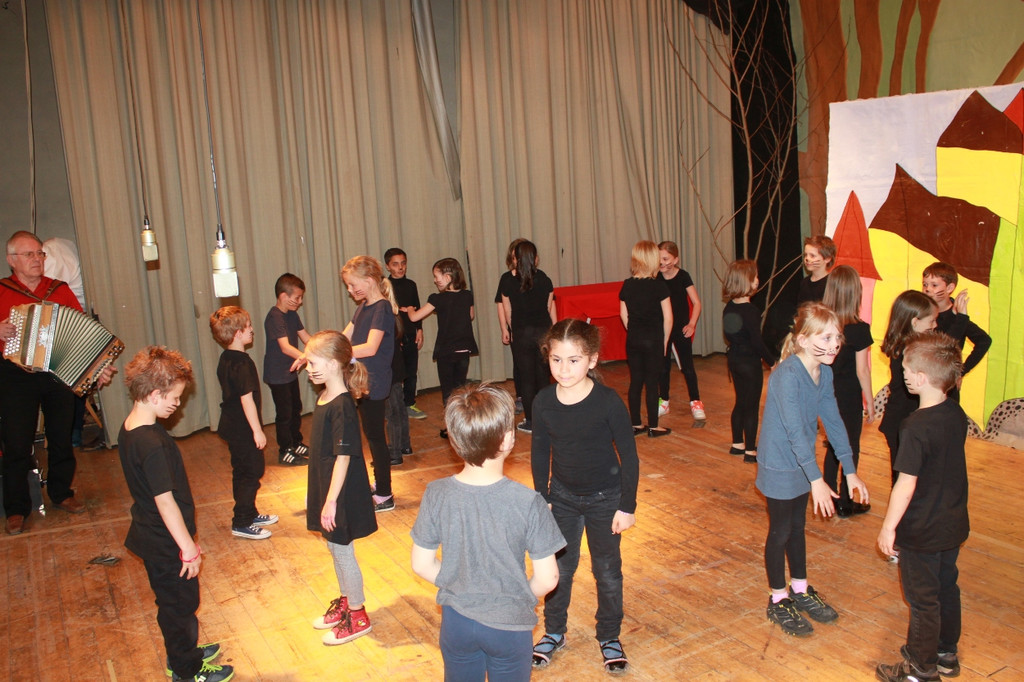 Volksschule Theater Englisch 2013 _3__jpg-1367650506