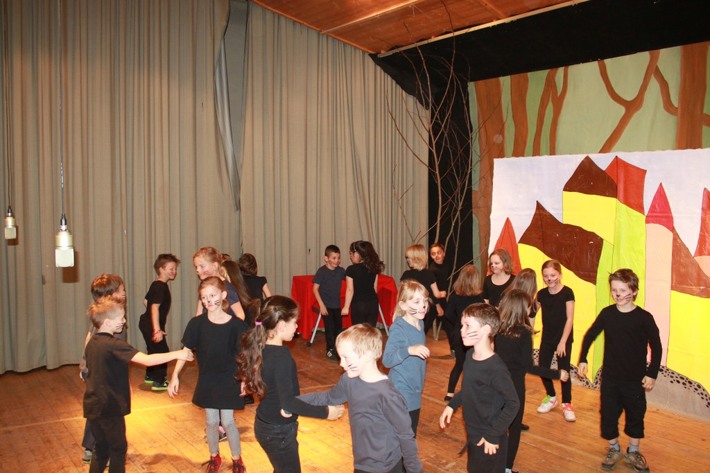 Volksschule Theater Englisch 2013 _6__jpg-1367650526