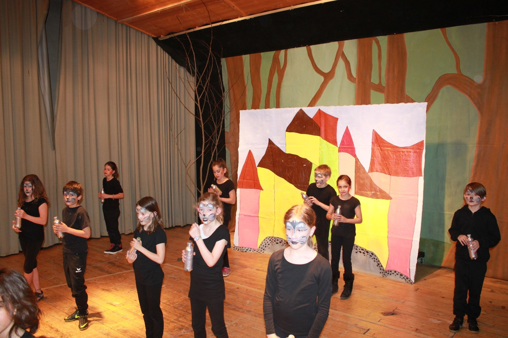 Volksschule Theater Englisch 2013 _19__jpg-1367650610