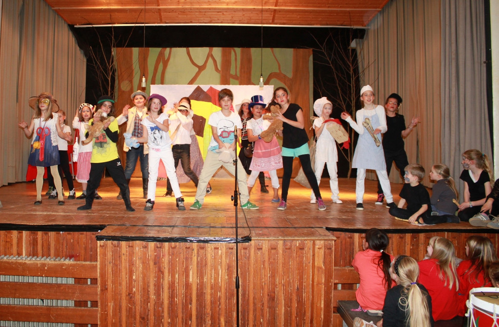 Volksschule Theater Englisch 2013 _25__jpg-1367650649