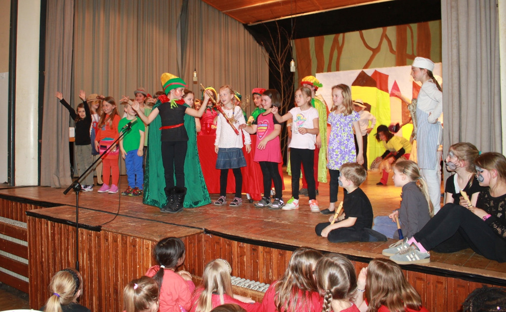 Volksschule Theater Englisch 2013 _28__jpg-1367650668