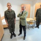 Verteidigungsminister Gerald Klug zu Besuch in der Mariah-Theresien-Kaserne