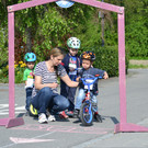 Radhelmspielefest 056 Ilhana gibt den Radfahrern das OK zum Start_JPG-1367916994