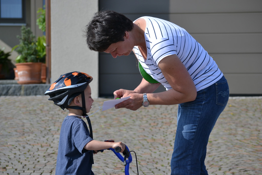 Radhelmspielefest 075 Leon freut sich __ber den Stempel_JPG-1367917234