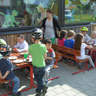 Radhelmspielefest 123 Die Schneackle-Kinder freuen sich __ber leckere Kuchen und Kekse_JPG-1367917894