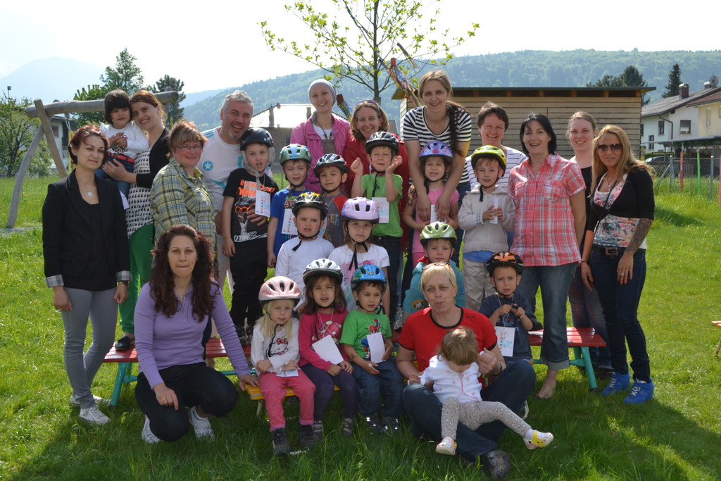 Radhelmspielefest 131 Schneacklegruppe  mit den flei__ig helfenden Eltern_JPG-1367918119