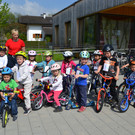 Radhelmspielefest 137 Astrid L__ngle mit den stolzen Schneackle-Kindern_JPG-1367918243