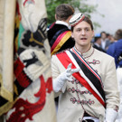 8. Mai 2012 am Wiener Heldenplatz: Burschenschafter und Demonstranten