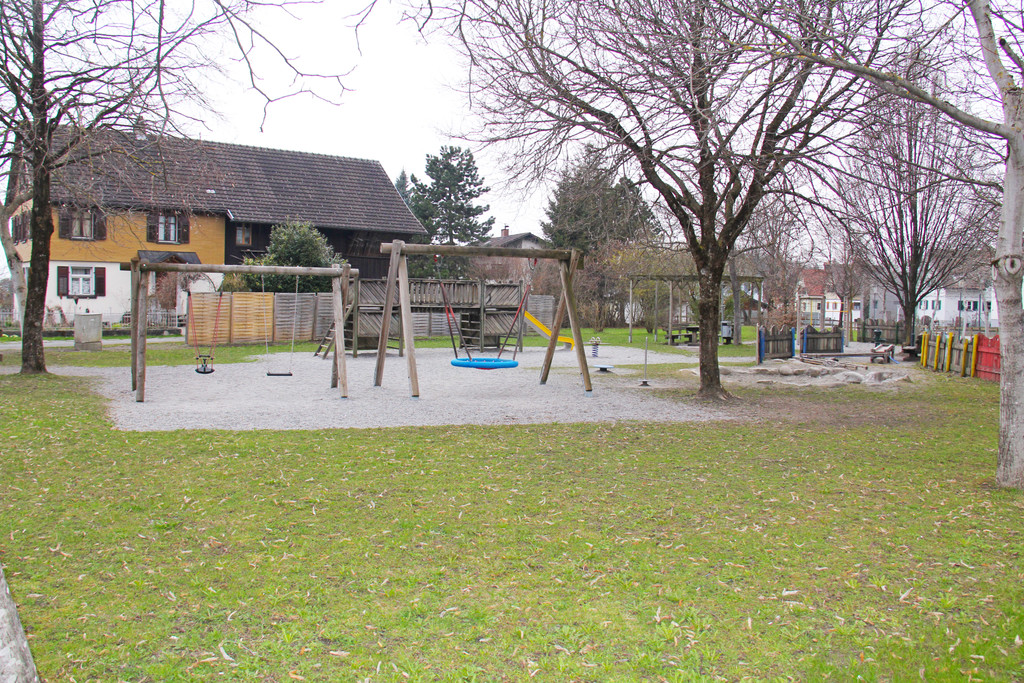 Holzplatz_Spielplatz_JPG-1368369360