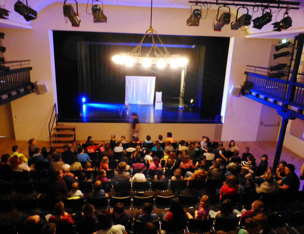 Saal-Kinder_jpg-1368446908