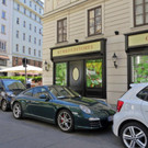 Porsche mit illegaler Parkscheibe bekam Strafzettel am Neuen Markt