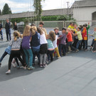 Der Kirchplatz wird zum Schulplatz