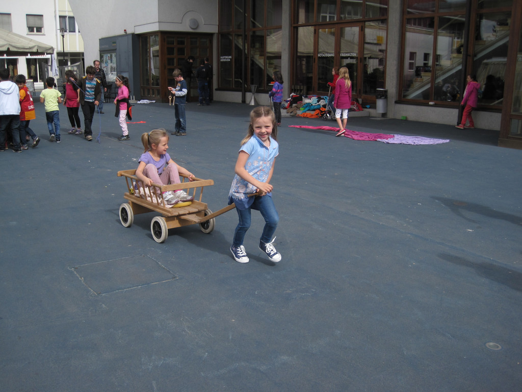 Enkel und Schulklassen 126_JPG-1368707745
