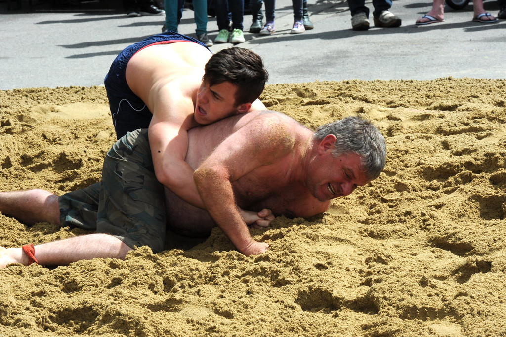 Beach Wrestling037.JPG