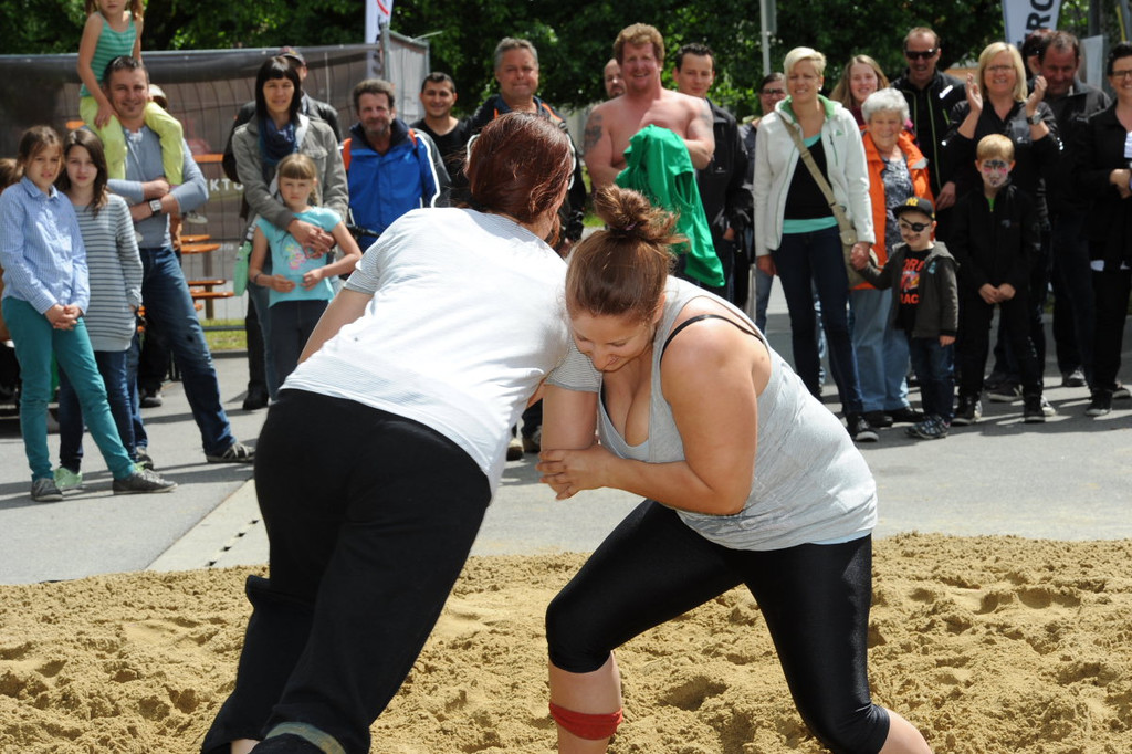 Beach Wrestling049.JPG