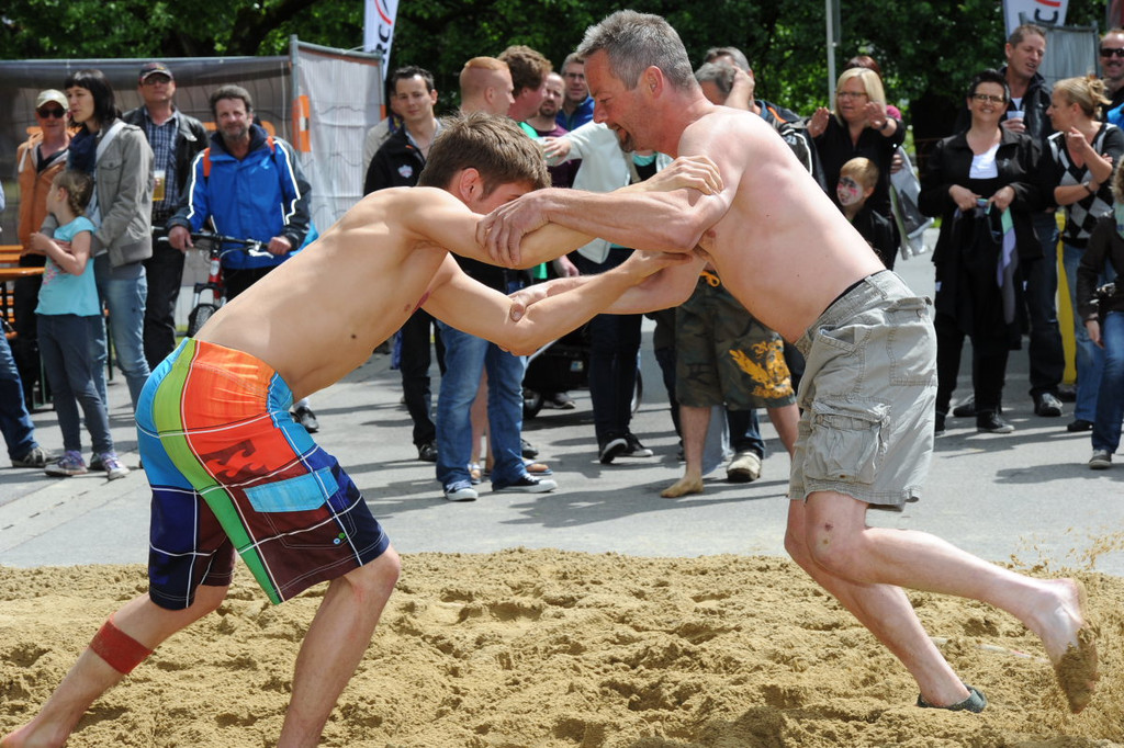 Beach Wrestling065.JPG