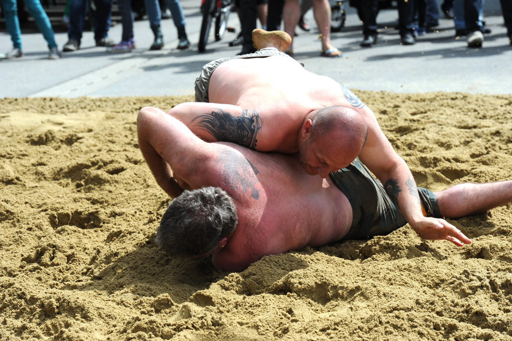 Beach Wrestling074.JPG